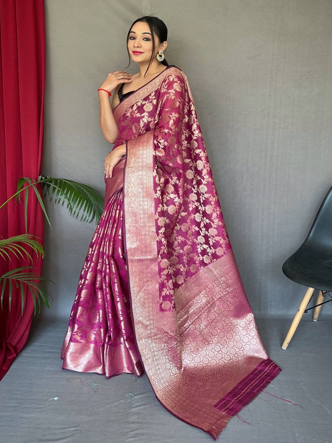 

SGF11 Floral Woven Design Zari Silk Cotton Banarasi Saree, Purple