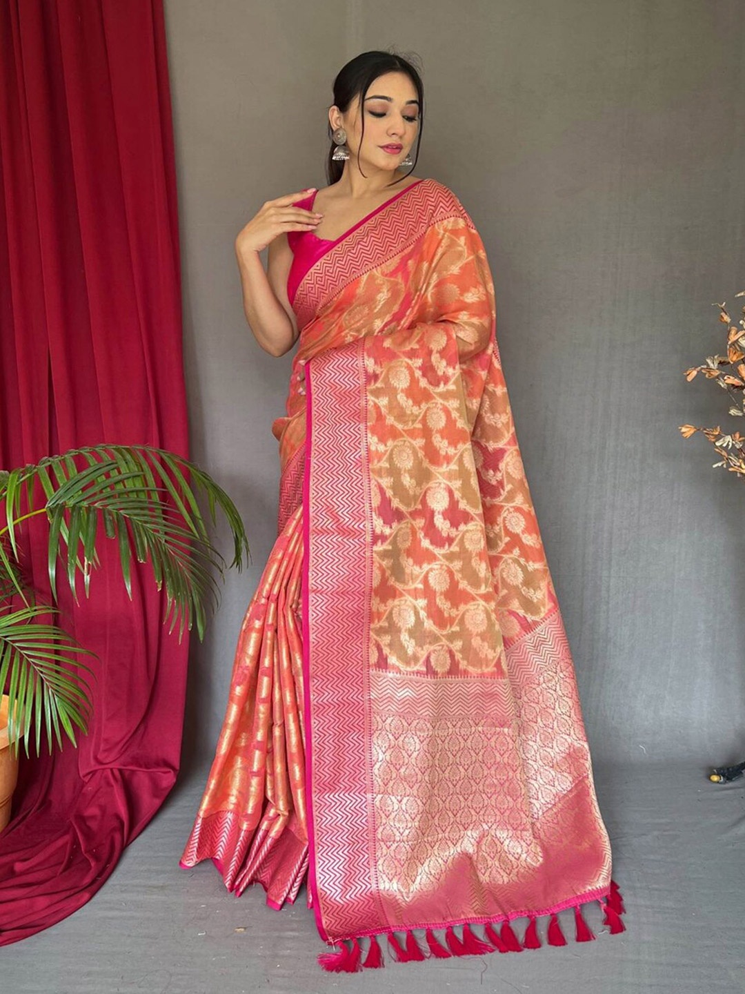 

SGF11 Floral Woven Design Zari Silk Cotton Kanjeevaram Saree, Pink