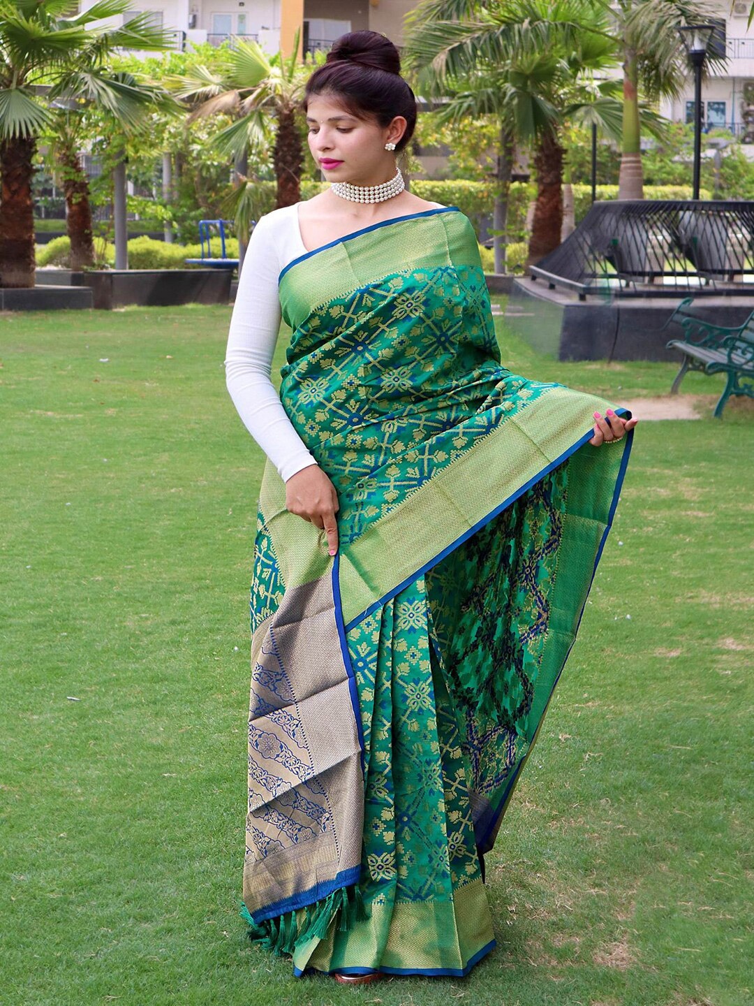 

SGF11 Ethnic Motifs Woven Design Zari Silk Cotton Patola Saree, Green