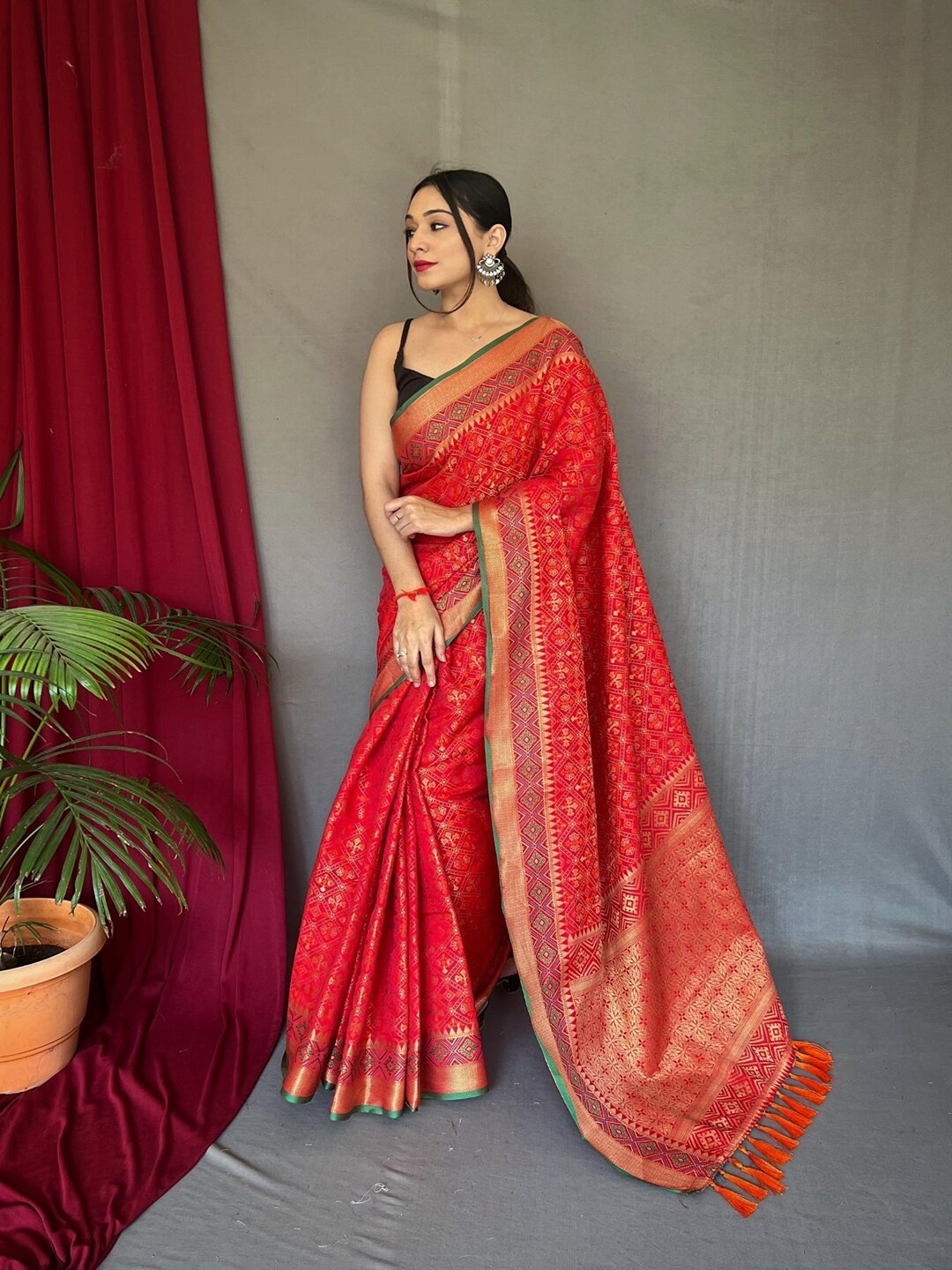 

SGF11 Floral Woven Design Zari Silk Cotton Patola Saree, Red