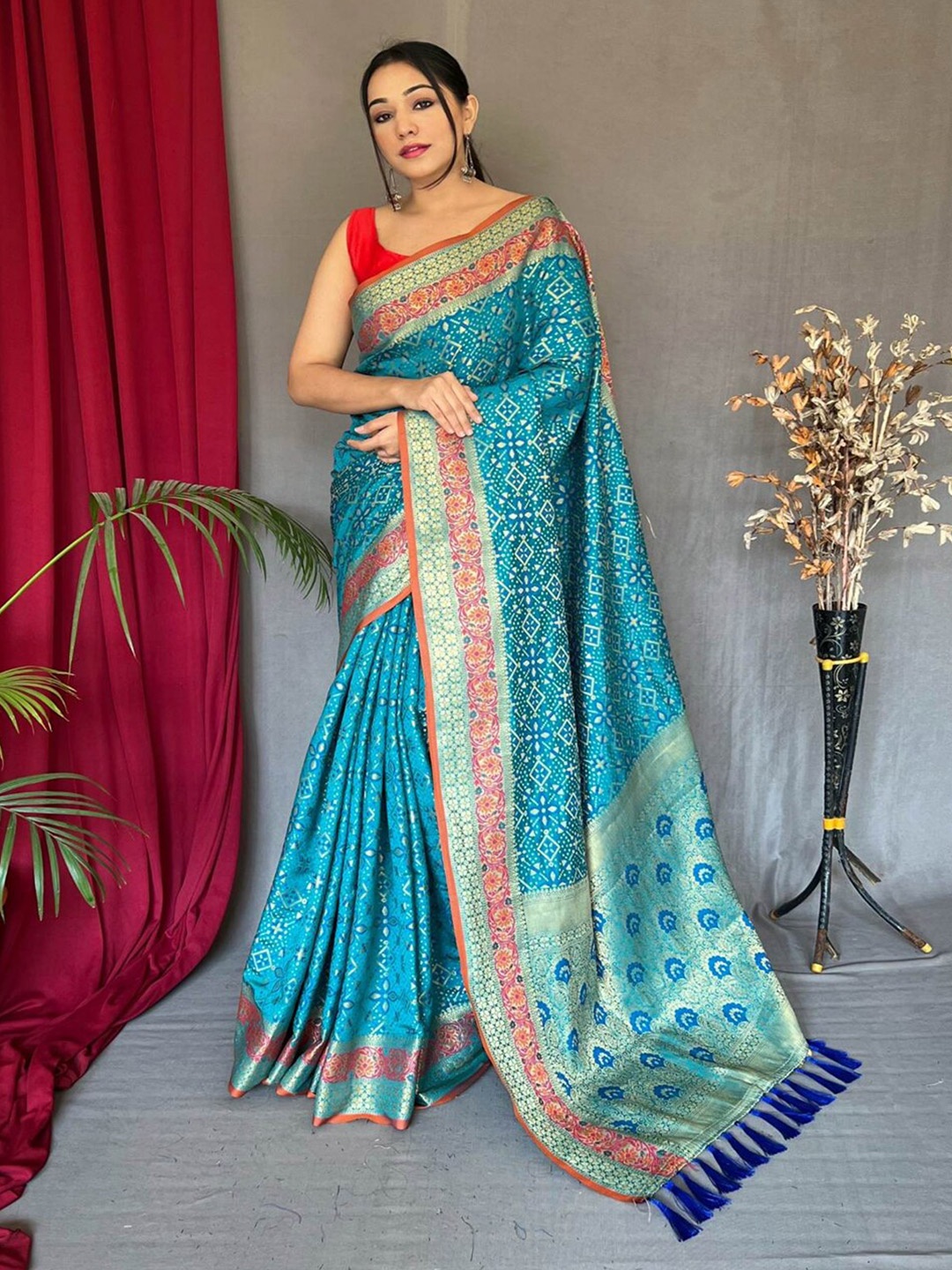 

SGF11 Floral Woven Design Zari Silk Cotton Patola Saree, Blue