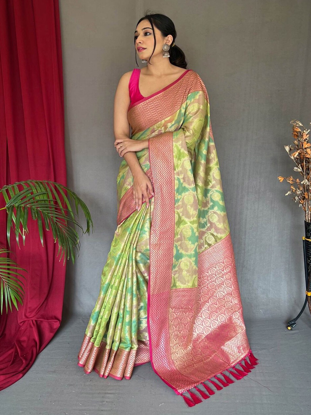 

SGF11 Woven Design Zari Kanjeevaram Saree, Green