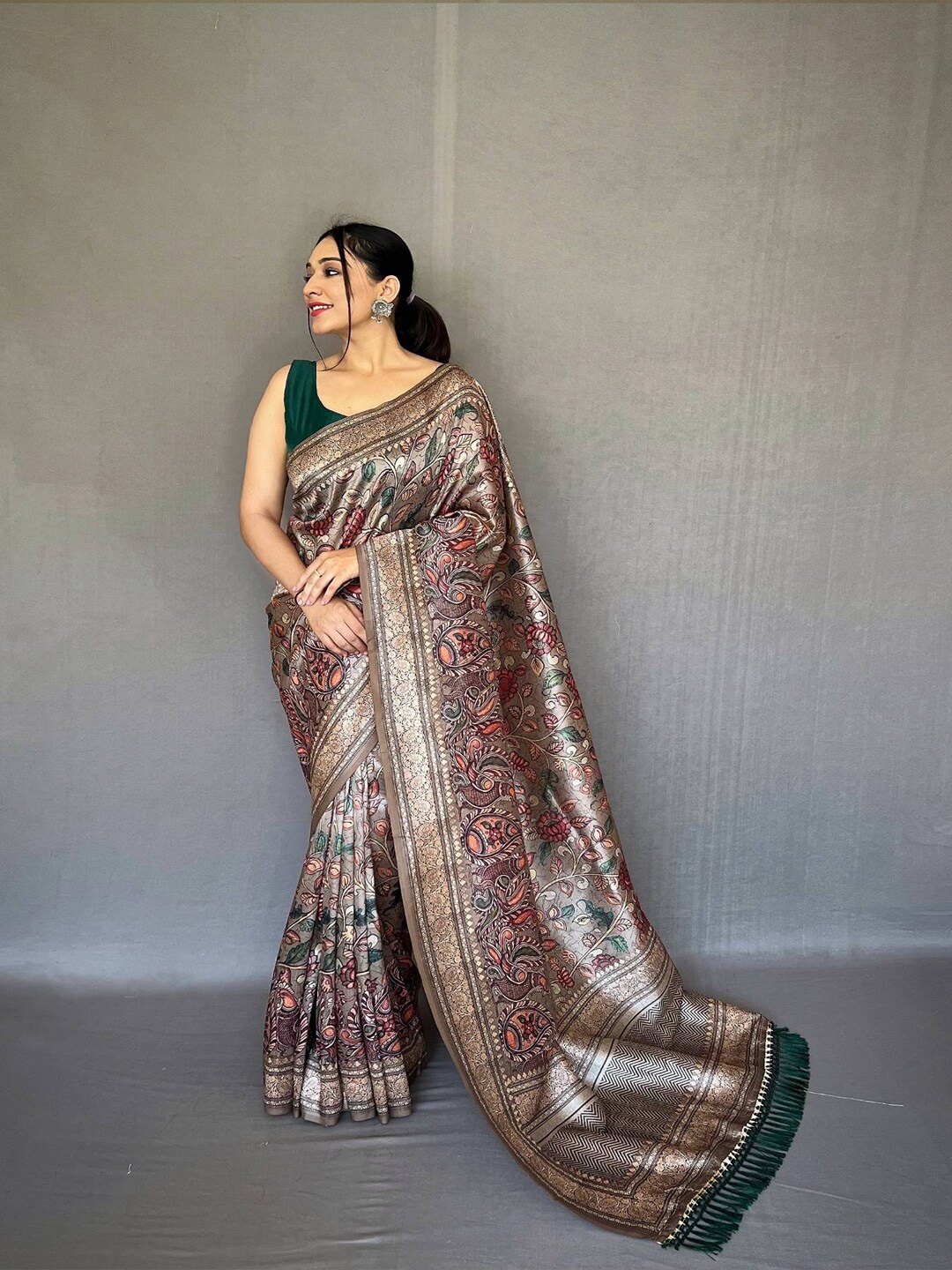 

SGF11 Kalamkari Printed Zari Silk Cotton Kanjeevaram Saree, Grey