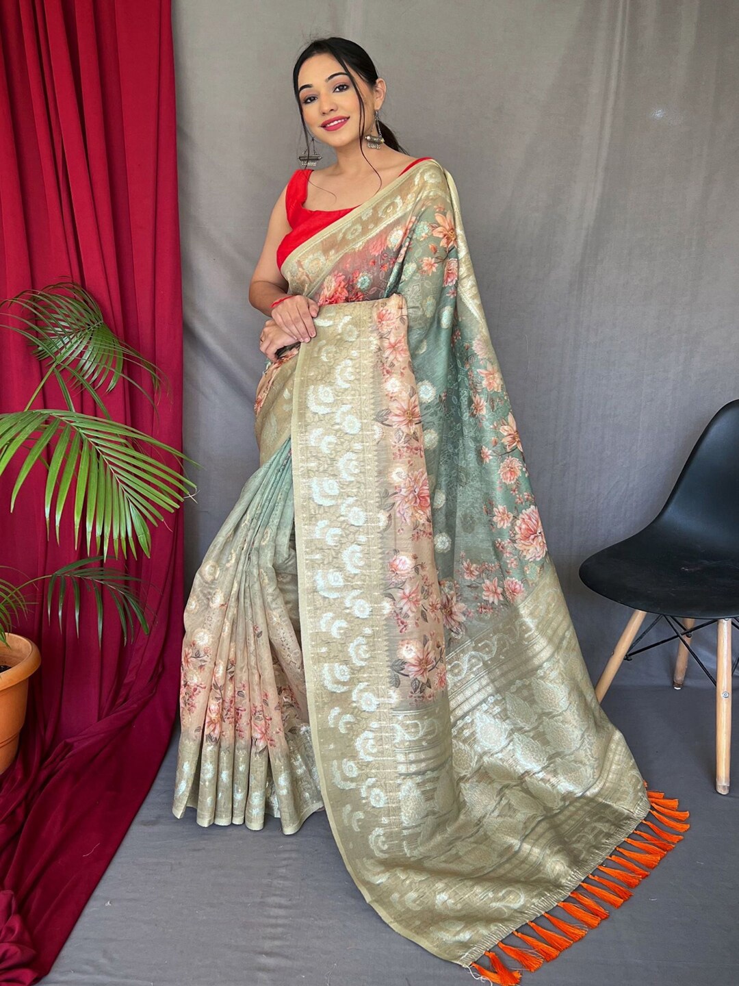 

SGF11 Ethnic Motifs Woven Design Zari Silk Cotton Kanjeevaram Saree, Cream