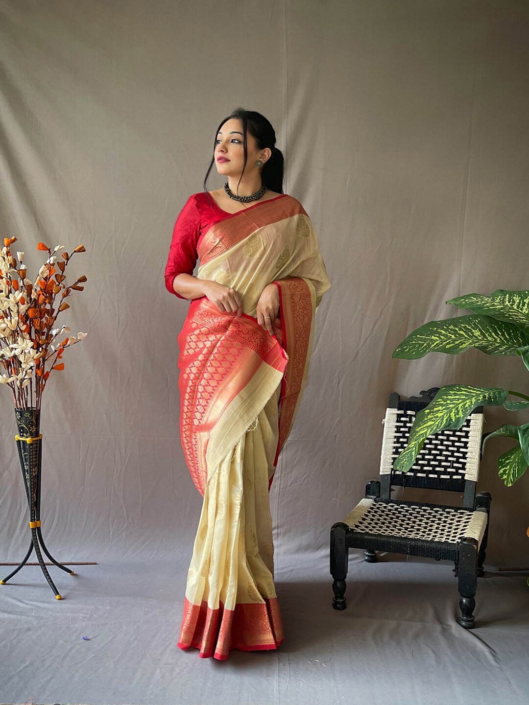 

SGF11 Floral Woven Design Zari Pure Linen Kanjeevaram Saree, Cream