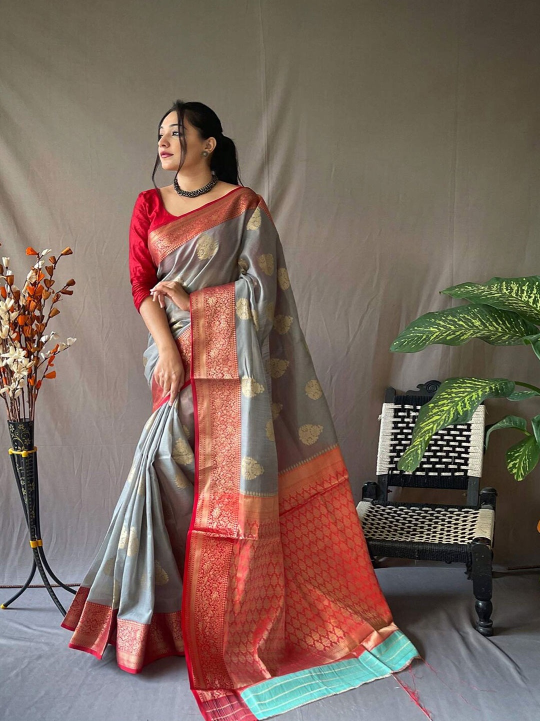 

SGF11 Ethnic Motifs Woven Design Zari Silk Cotton Kanjeevaram Saree, Grey