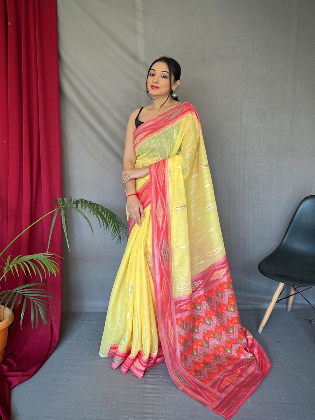 

SGF11 Geometric Woven Design Silk Cotton Chanderi Saree, Yellow
