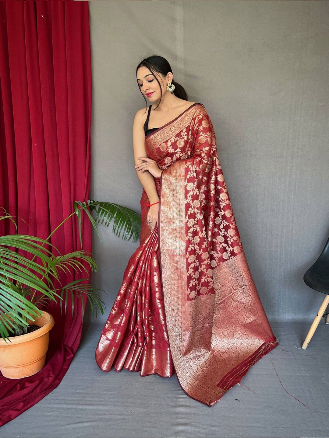 

SGF11 Ethnic Motifs Woven Design Zari Silk Cotton Banarasi Saree, Red