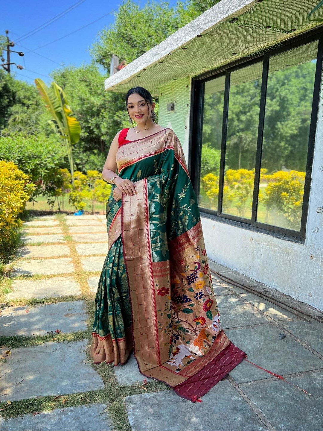 

SGF11 Woven Design Zari Silk Cotton Narayan Peth Saree, Green