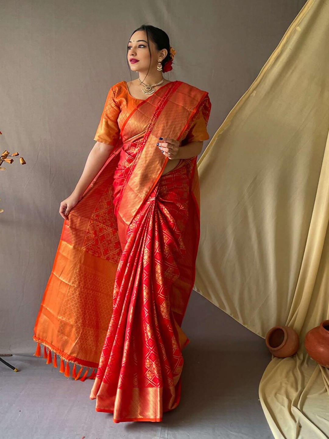 

SGF11 Ethnic Motifs Woven Design Zari Silk Cotton Patola Saree, Red
