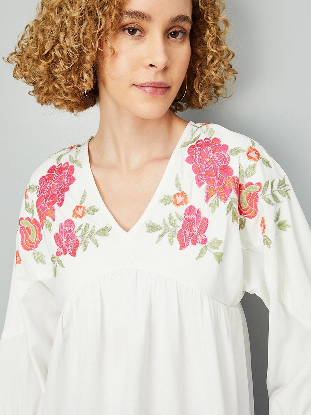 

max Floral Embroidered V-Neck Gathers Tunic, Off white