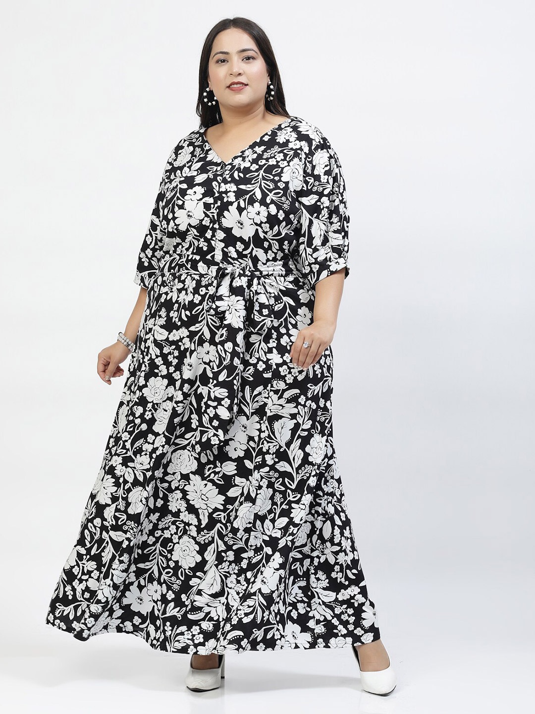 

plusS Floral Printed V Neck Plus Size Fit & Flare Maxi Dress, Black