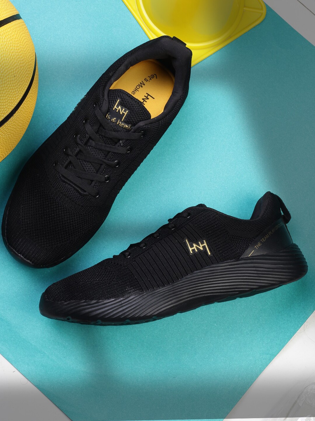 

Heris & Hemly Men Textured Lace-Up Running Shoes, Black
