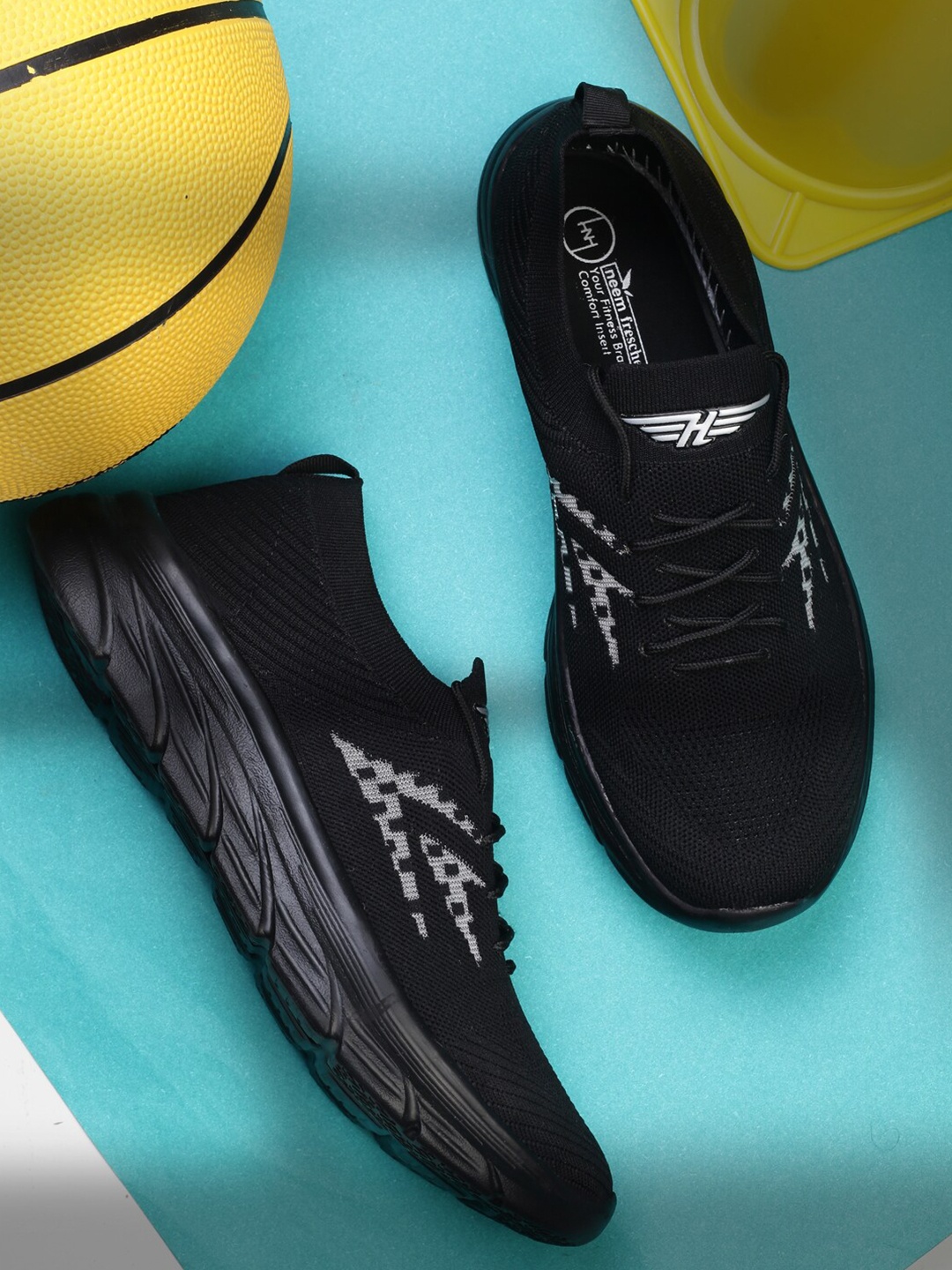 

Heris & Hemly Men Textured Lace-Up Running Shoes, Black
