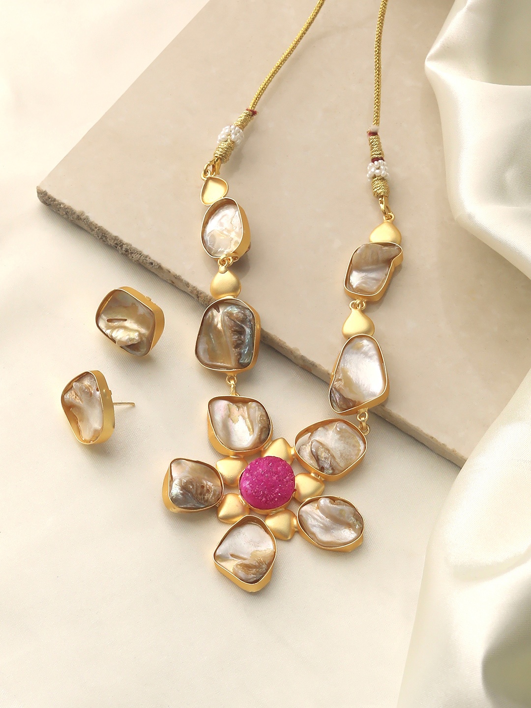 

Niska Gold-Plated Stone-Studded Jewellery Set, Pink