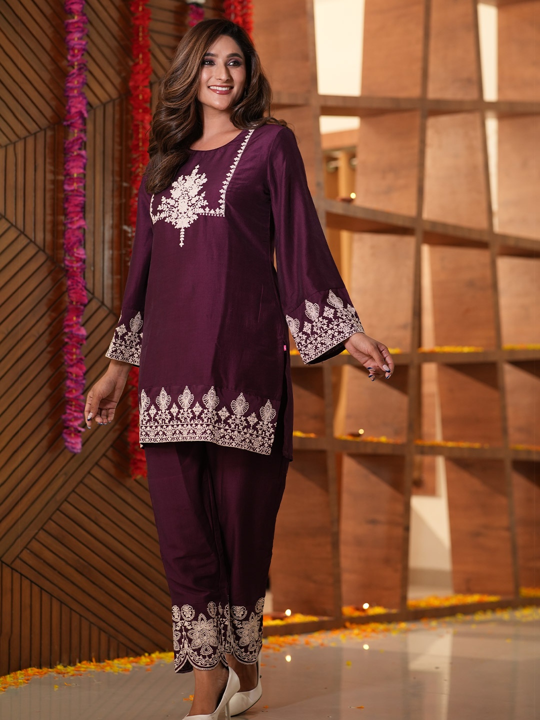 

Varanga Women Embroidered Ethnic Co-Ords Set, Violet
