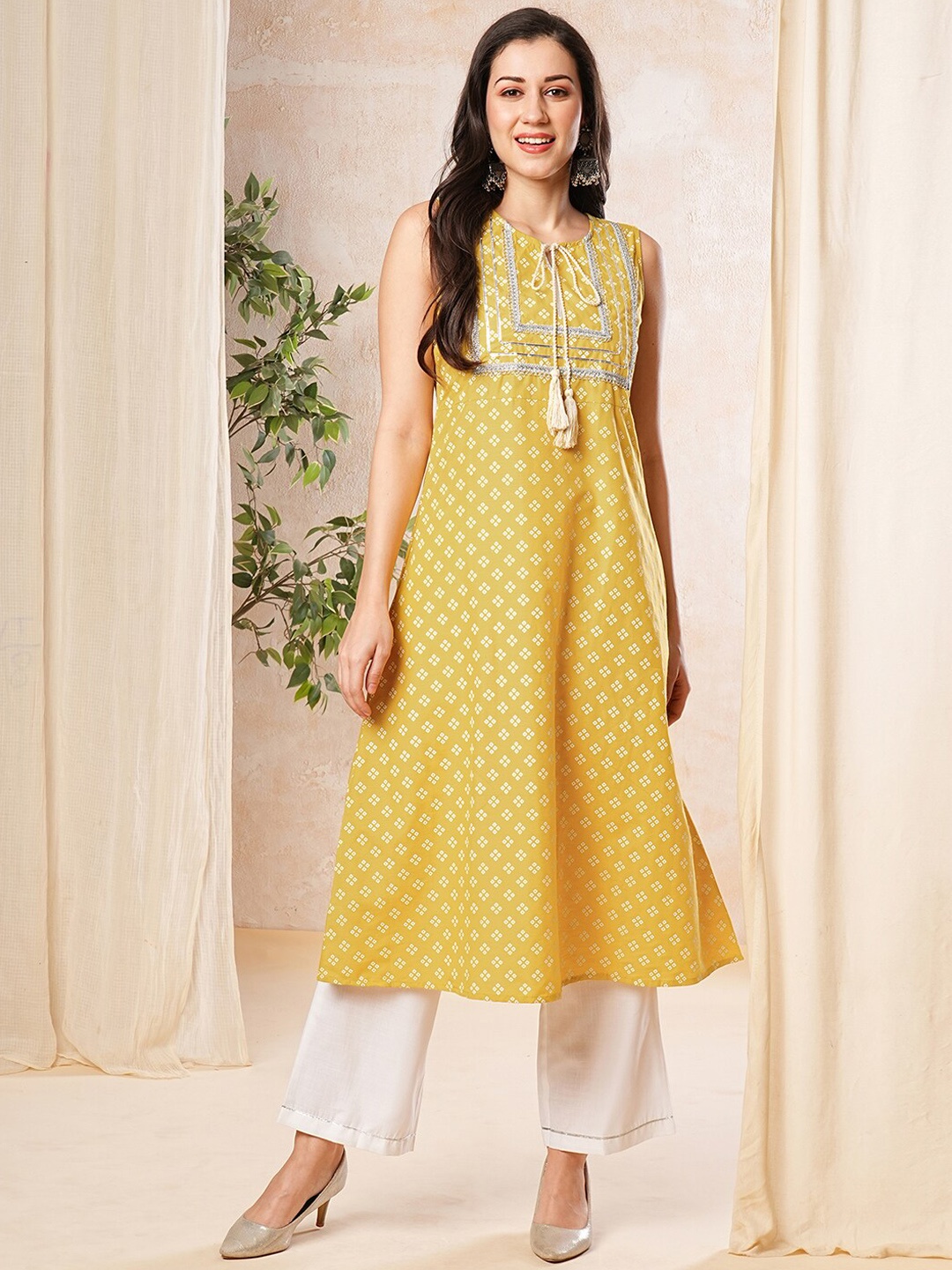 

SKYLEE Floral Printed Tie-Up Neck Sleeveless A-Line Kurta with Palazzos & Dupatta, Yellow