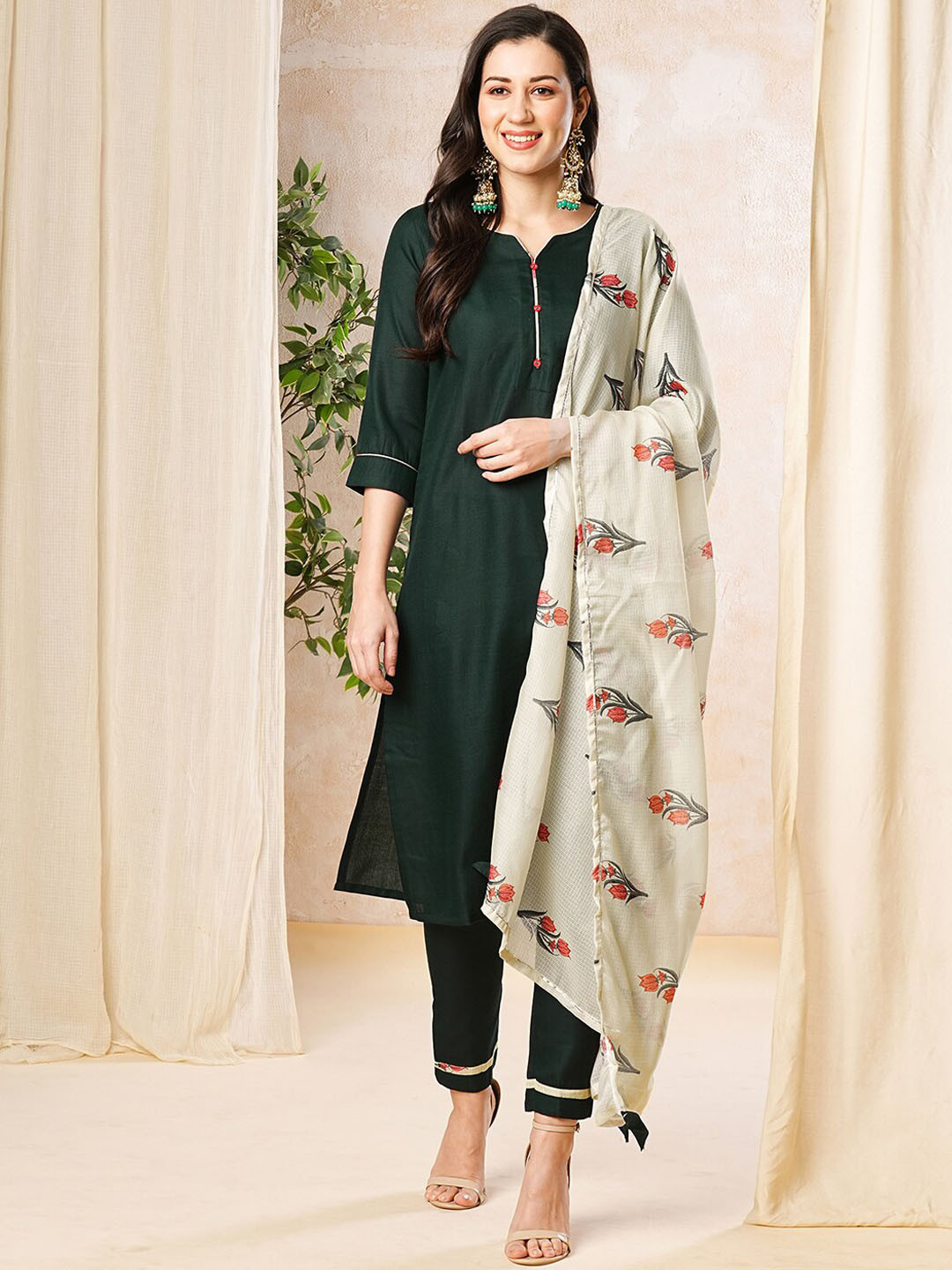 

SKYLEE Regular Three-Quarter Sleeves Kurta with Trousers & With Dupatta, Green