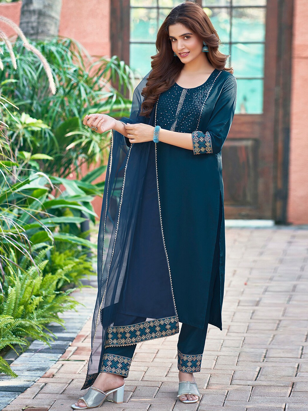 

SKYLEE Floral Embroidered Round Neck Thread Work Kurta with Trousers & Dupatta, Blue