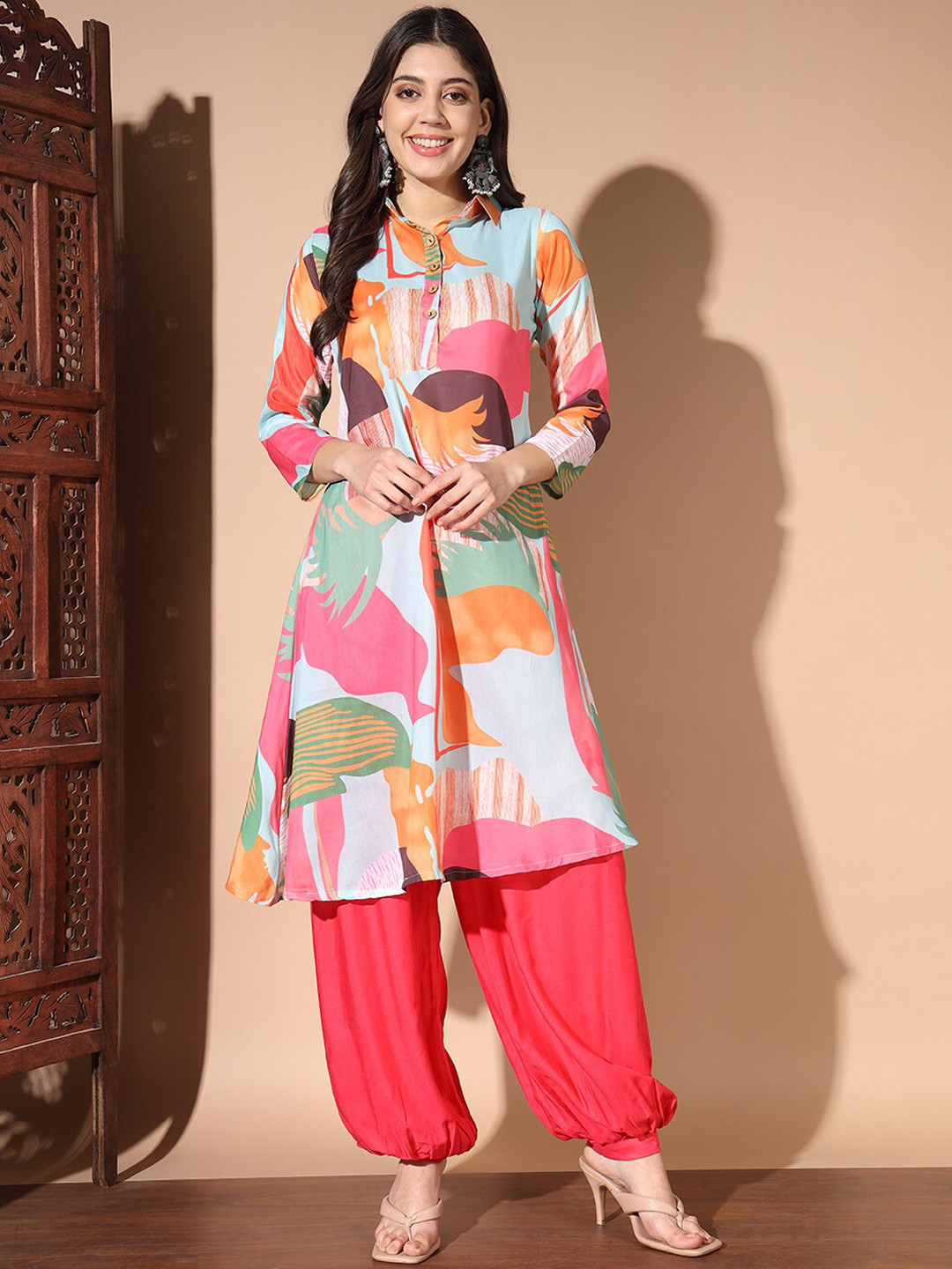 

DIVASTRI Abstract Printed Empire Shirt Collar Organza Anarkali Kurta With Harem Pant, Pink