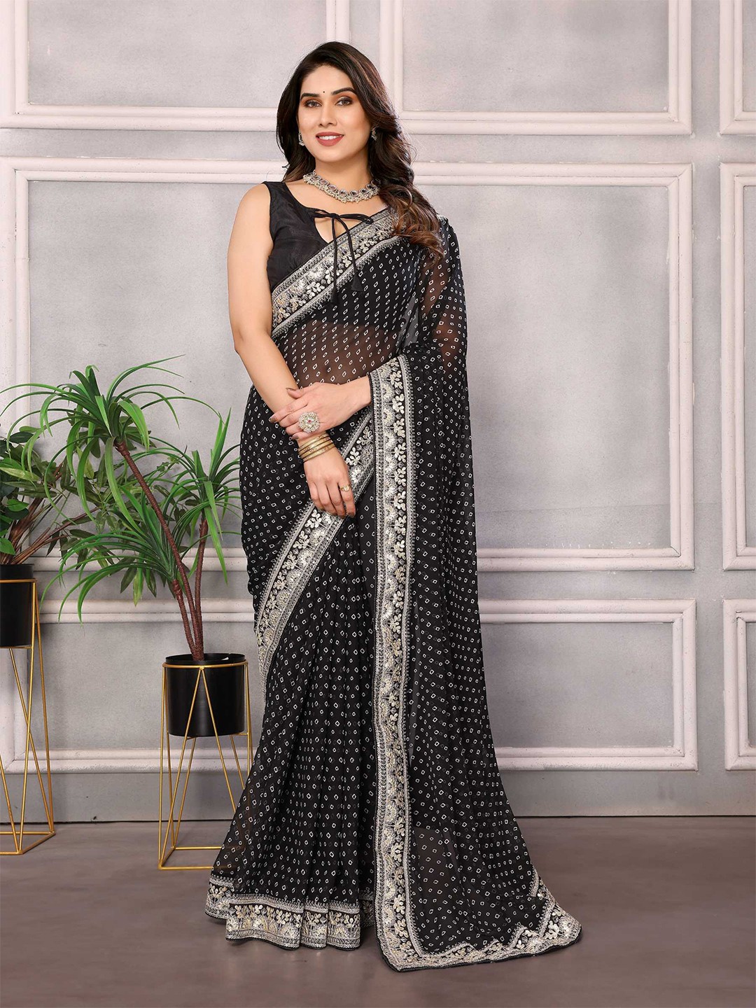 

VAIRAGEE Bandhani Embroidered Saree, Black
