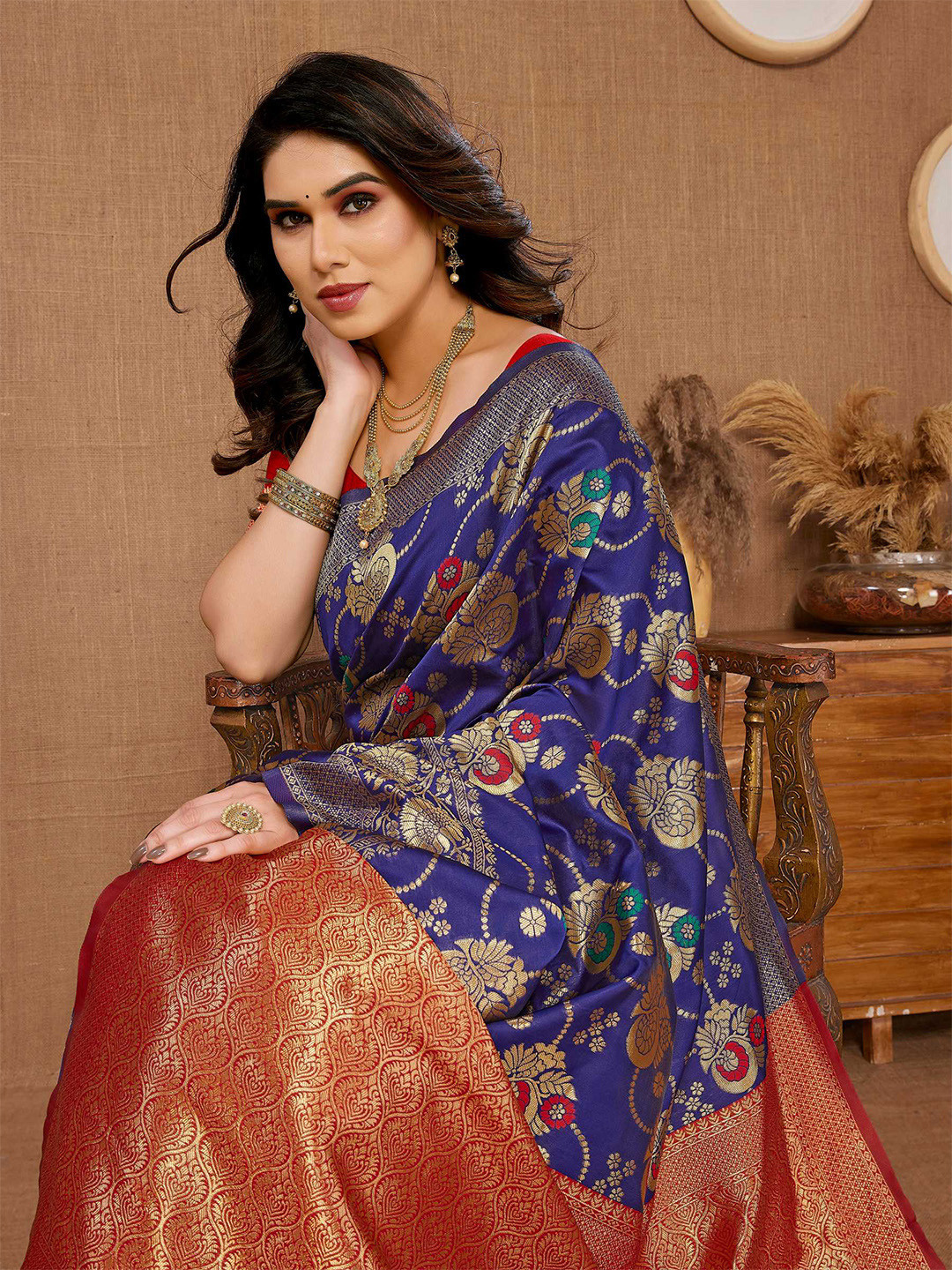 

VAIRAGEE Floral Woven Design Zari Saree, Navy blue
