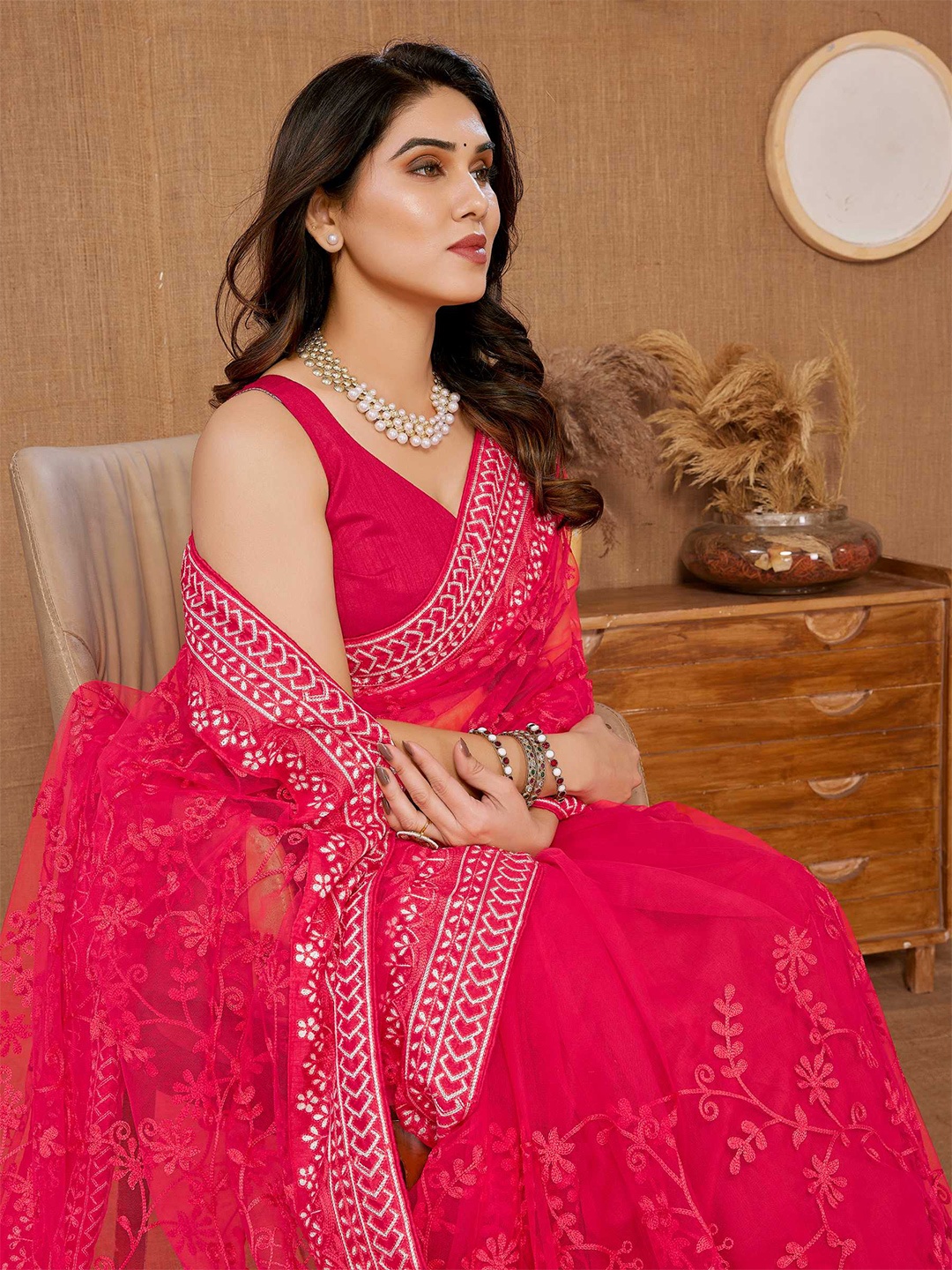 

VAIRAGEE Floral Embroidered Net Saree, Magenta