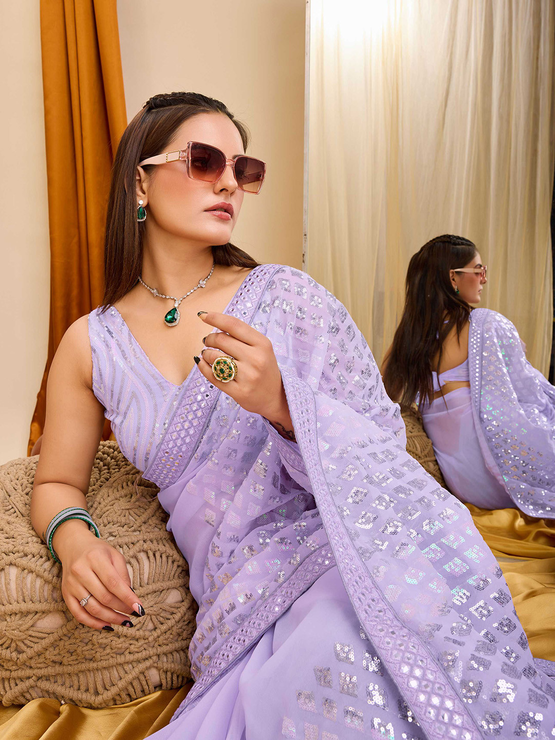 

VAIRAGEE Geometric Embellished Saree, Lavender