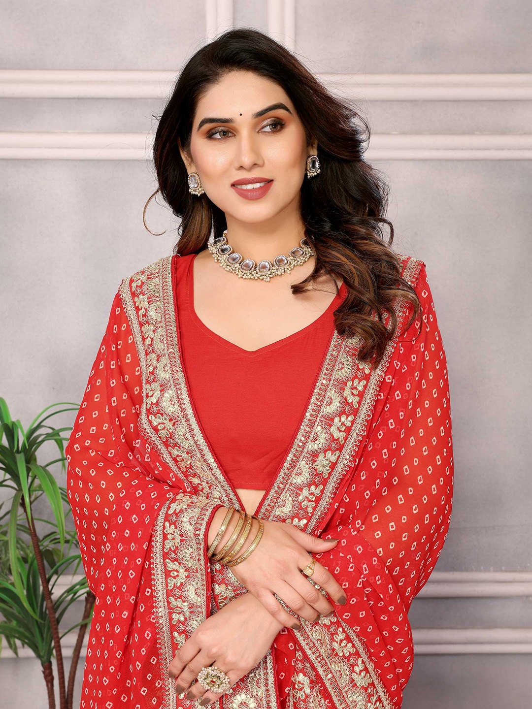 

VAIRAGEE Bandhani Embroidered Saree, Red