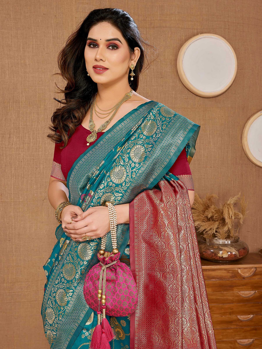 

VAIRAGEE Floral Woven Design Zari Saree, Blue