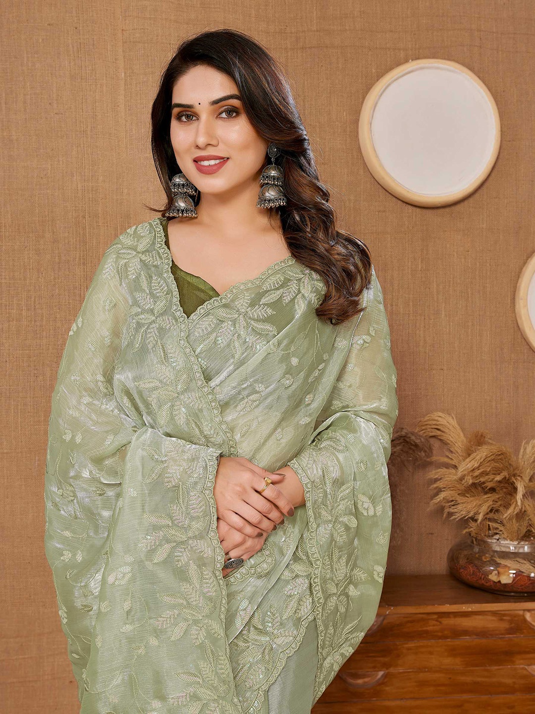 

VAIRAGEE Floral Embroidered Saree, Olive