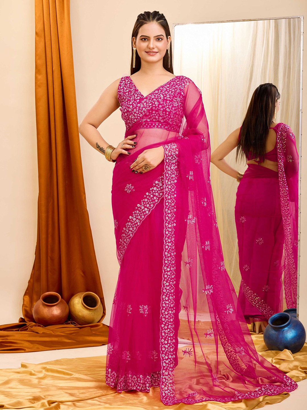 

VAIRAGEE Floral Embroidered Net Saree, Magenta