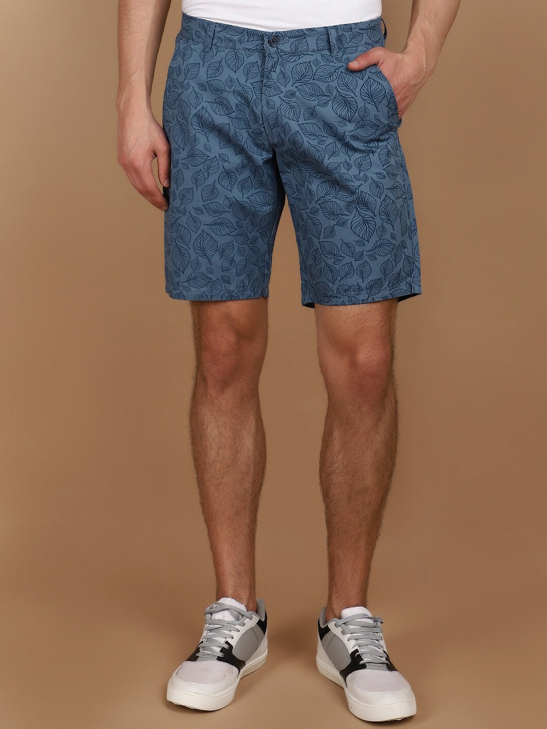 V-Mart Men Floral Printed Mid-Rise Shorts, Blue