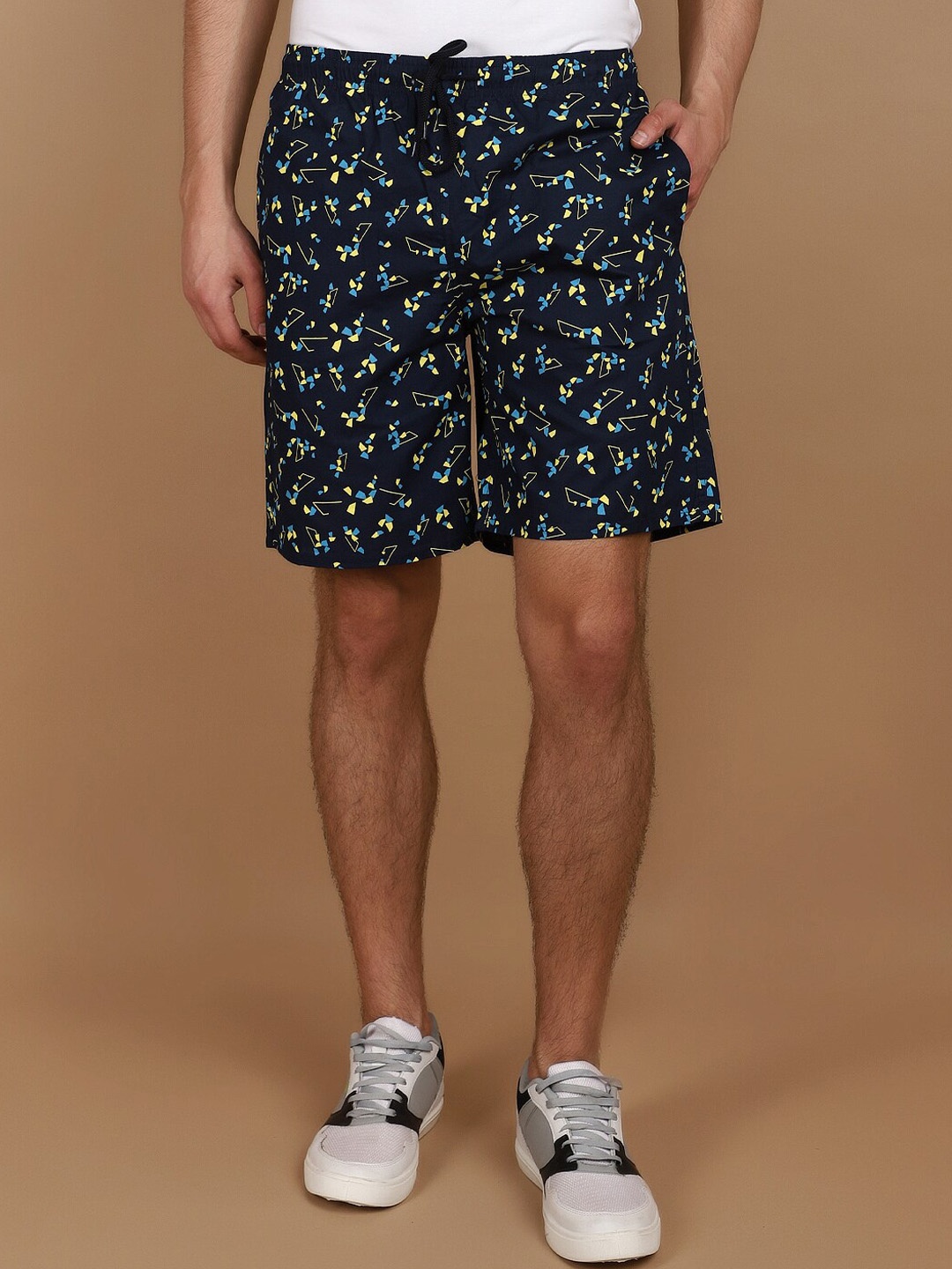 

V-Mart Men Floral Printed Mid-Rise Shorts, Navy blue