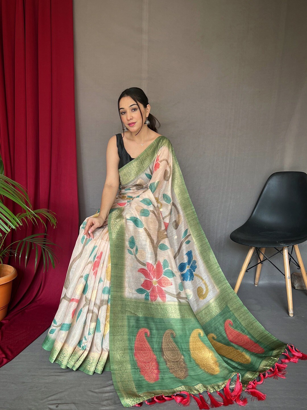 

SGF11 Ethnic Motifs Woven Design Zari Silk Cotton Saree, Green