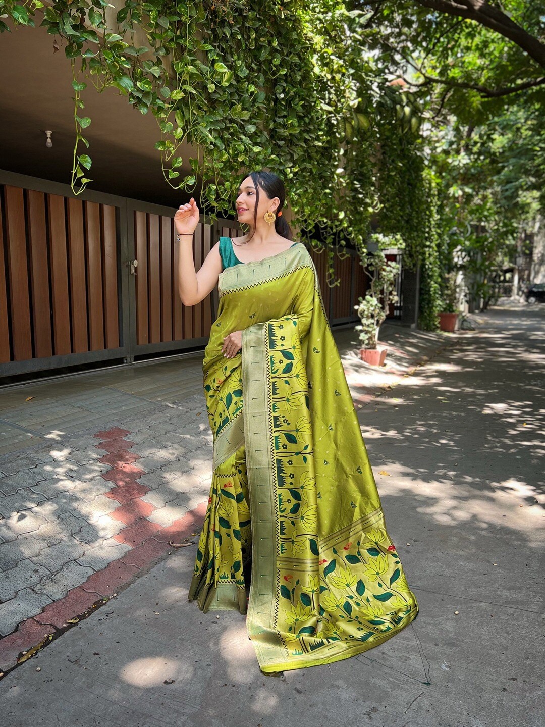 

SGF11 Floral Woven Design Zari Art Silk Kanjeevaram Saree, Green