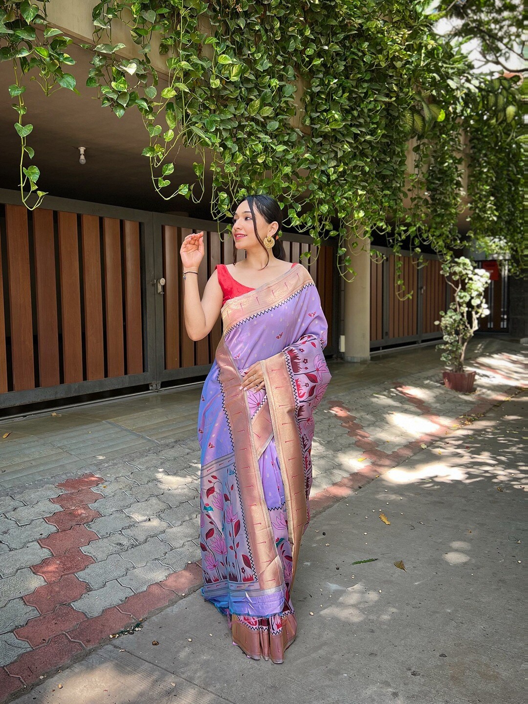 

SGF11 Woven Design Zari Art Silk Kanjeevaram Saree, Lavender