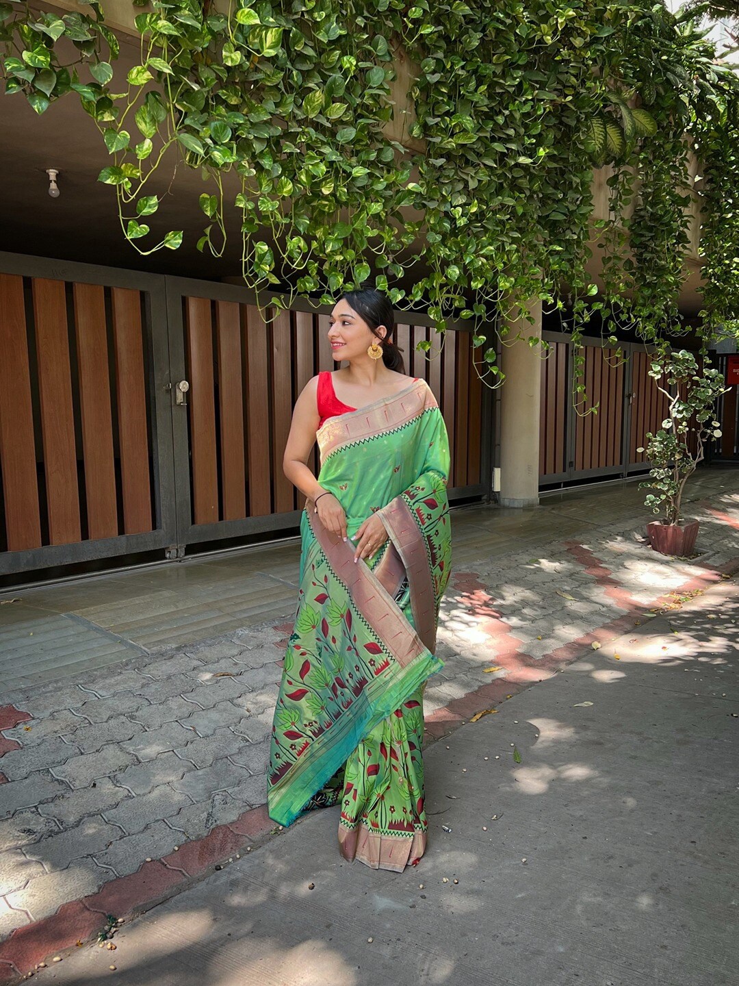 

SGF11 Woven Design Zari Art Silk Kanjeevaram Saree, Green