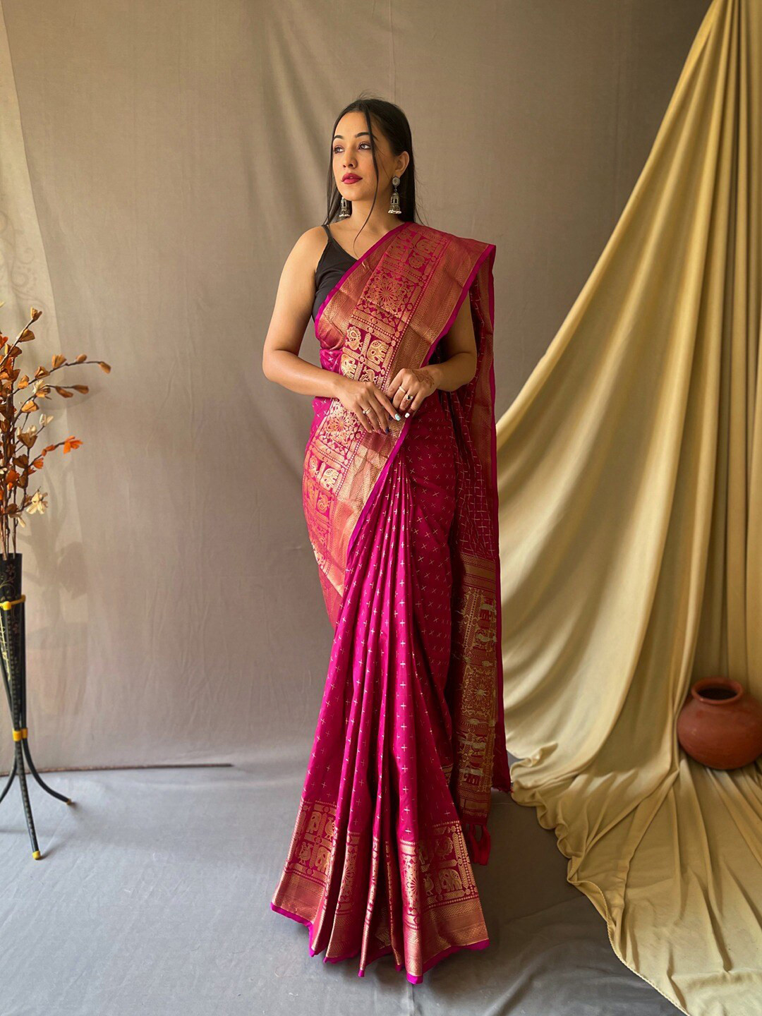 

SGF11 Geometric Woven Design Zari Kanjeevaram Saree, Pink