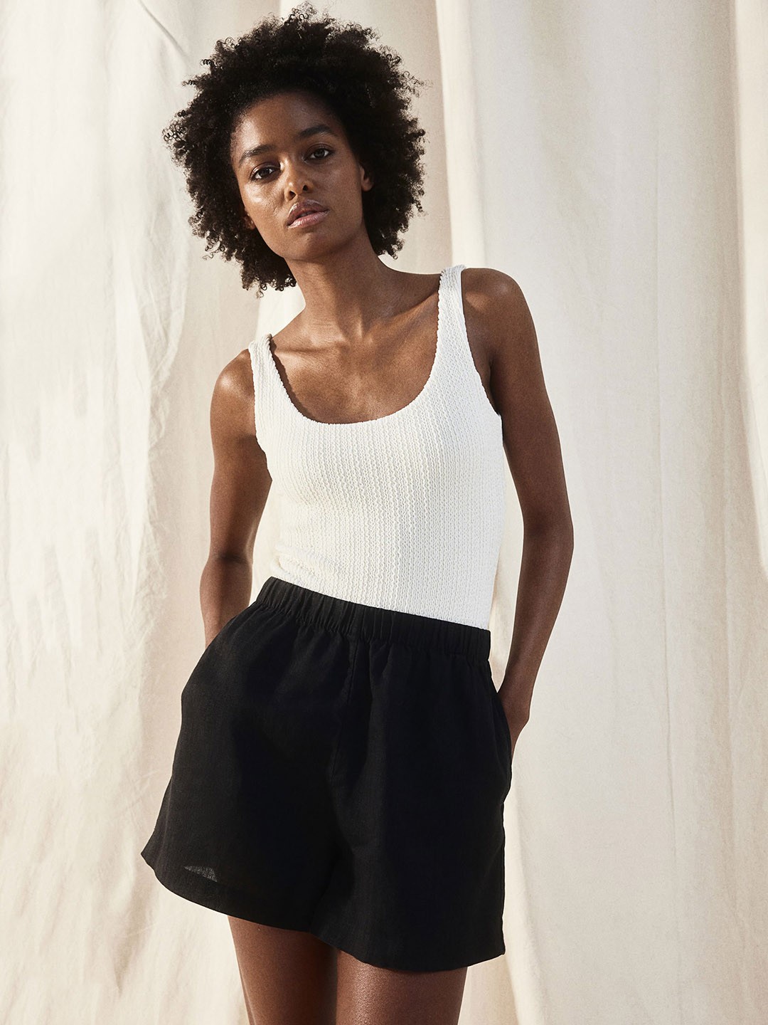

H&M Women Pull-On Linen Shorts, Black