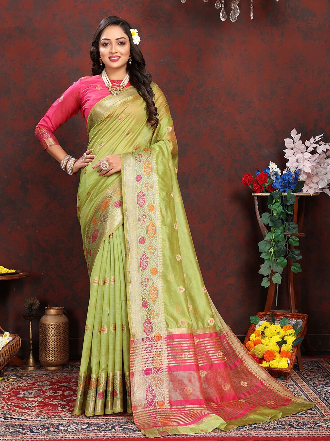 

Lookslady Ethnic Motifs Woven Design Zari Organza Banarasi Saree, Green