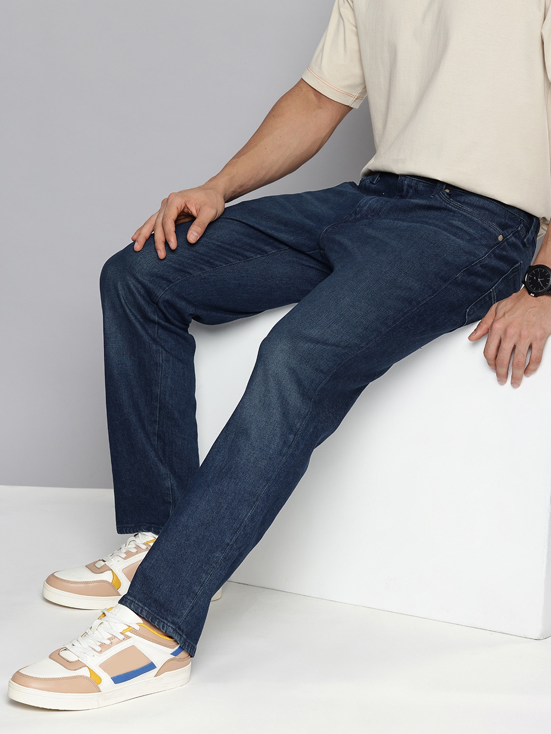 

Levis Men 541 Tapered Fit Light Fade Stretchable Jeans, Blue