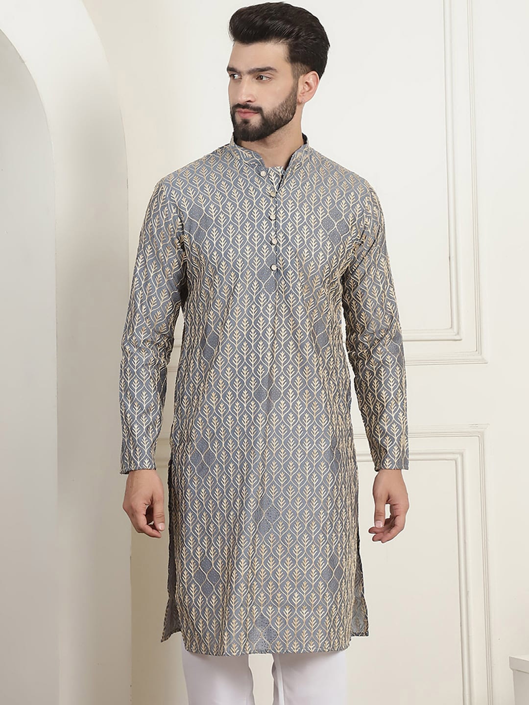 

SOJANYA Floral Embroidered Mandarin Collar Pure Cotton Straight Kurta, Grey