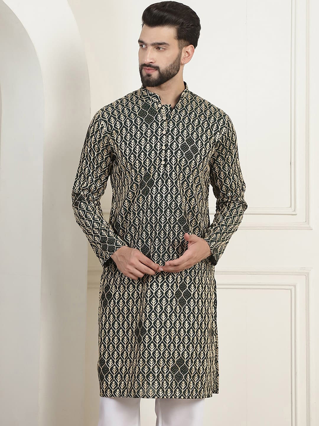 

SOJANYA Floral Embroidered Mandarin Collar Pure Cotton Straight Kurta, Green