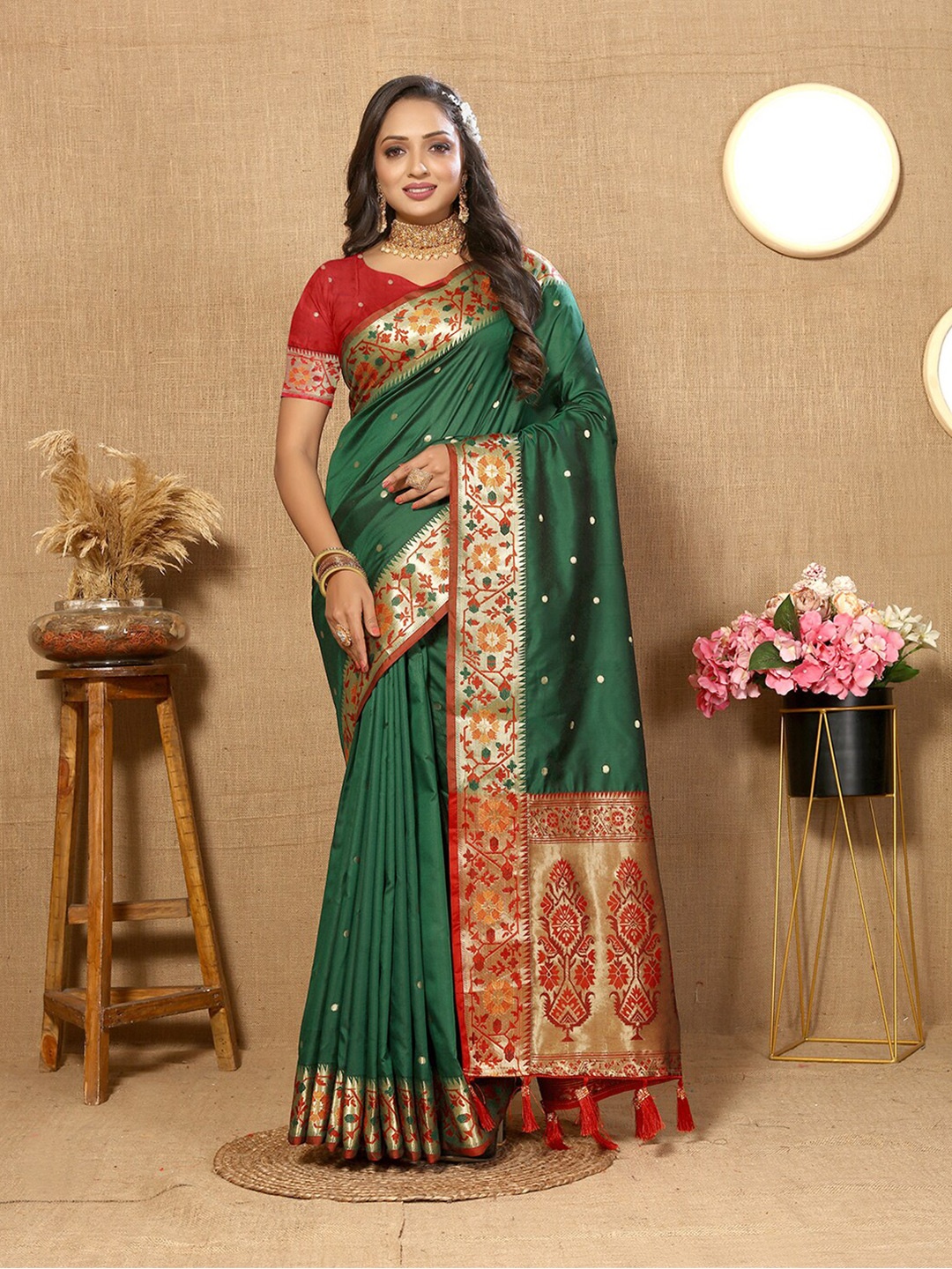 

Lookslady Ethnic Motifs Woven Design Zari Banarasi Saree, Green