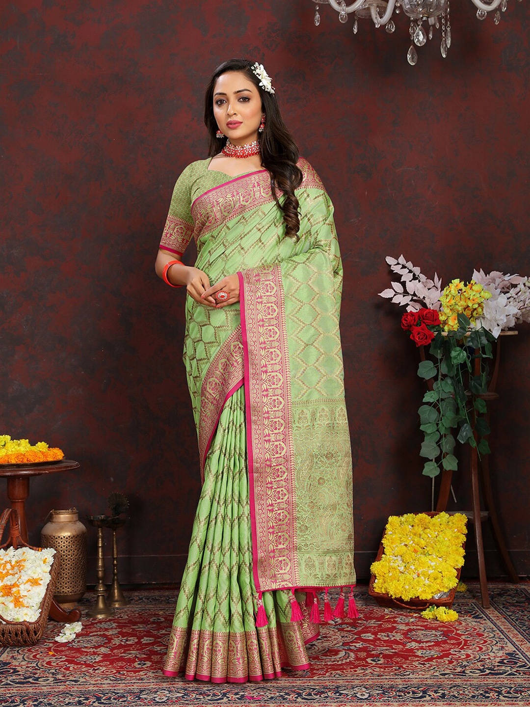 Lookslady Ethnic Motifs Woven Design Kanjeevaram Saree, Green
