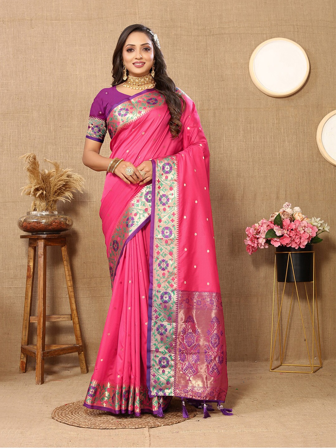 

Lookslady Ethnic Motifs Woven Design Banarasi Saree, Pink