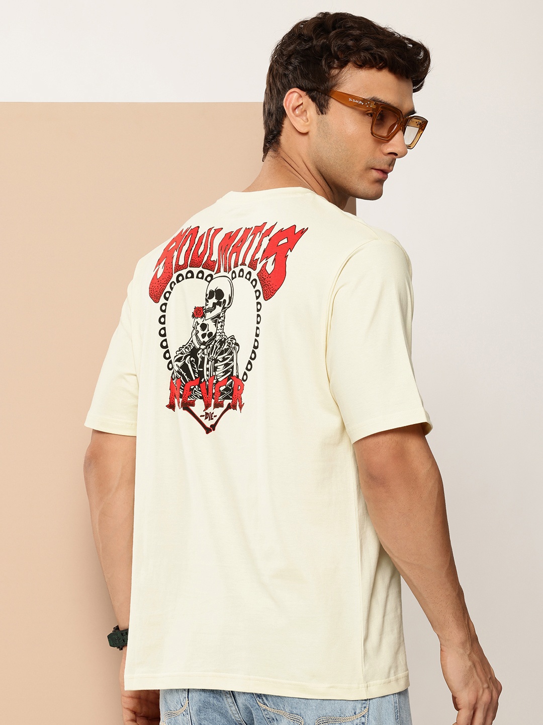 

Difference of Opinion Men Graphic Printed Oversized T-shirt, Off white