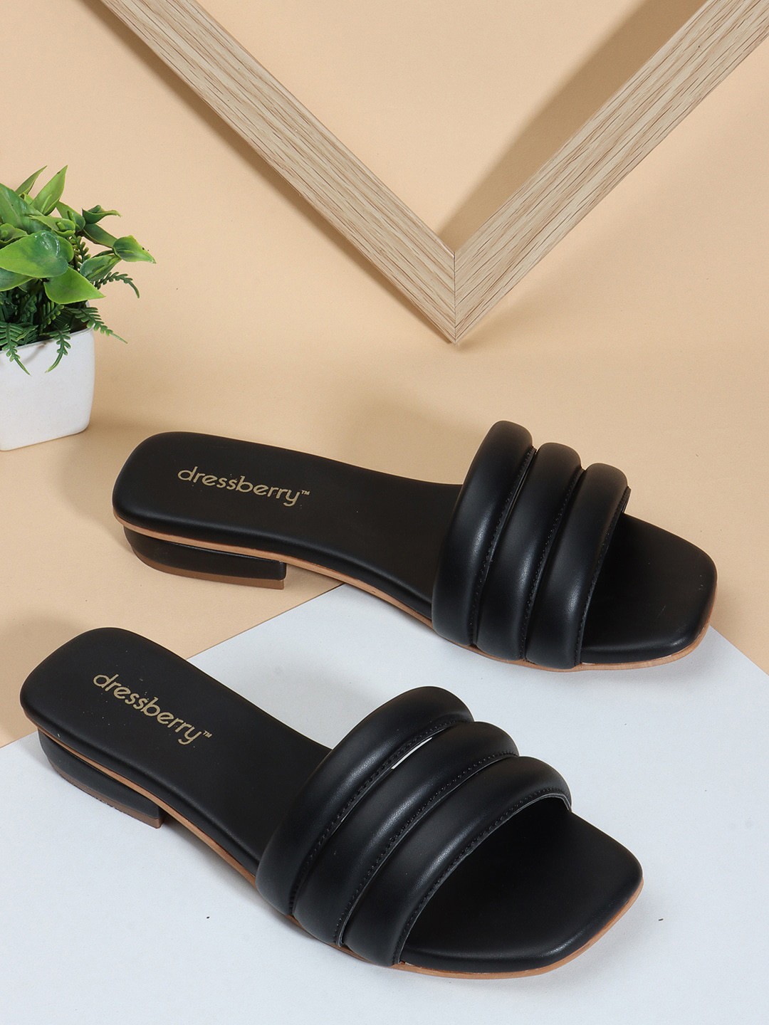 

DressBerry Black Quilted Open Toe Flats