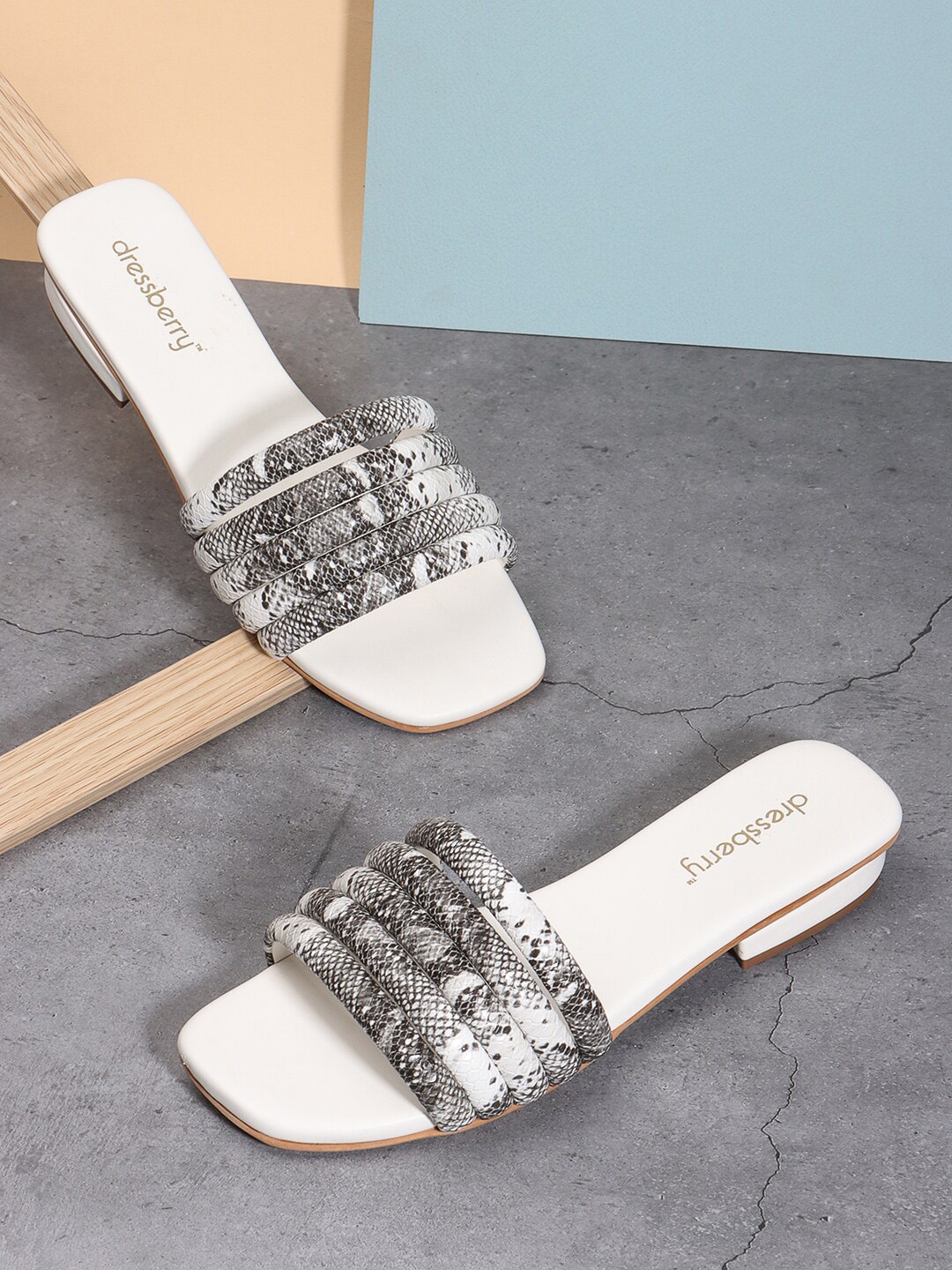 

DressBerry Grey Printed Open Toe Flats